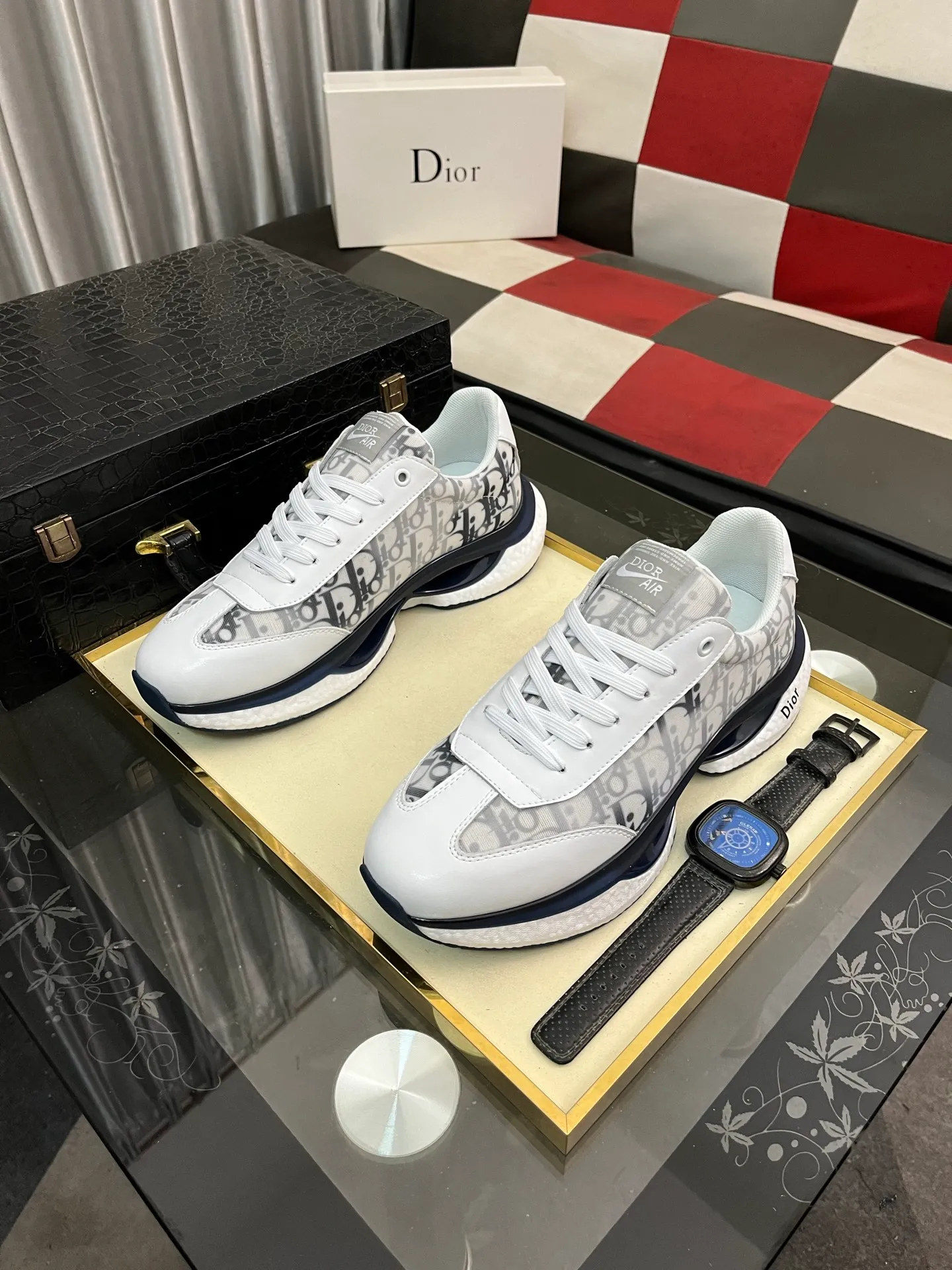 Men's shoes 💰458⌚️⌚️[Dior] The toe is designed to be a bit wider. The upper foot comfort is perfect. The thread is beautiful. It fits the pants perfectly and is versatile. Decorated with various classic details. It is the ideal choice for daily styling. It can be matched with various casual items to create exquisite looks. Fabric: First-layer cowhide/lining sheepskin TPU original outsole Size: 38-442️⃣Colors available